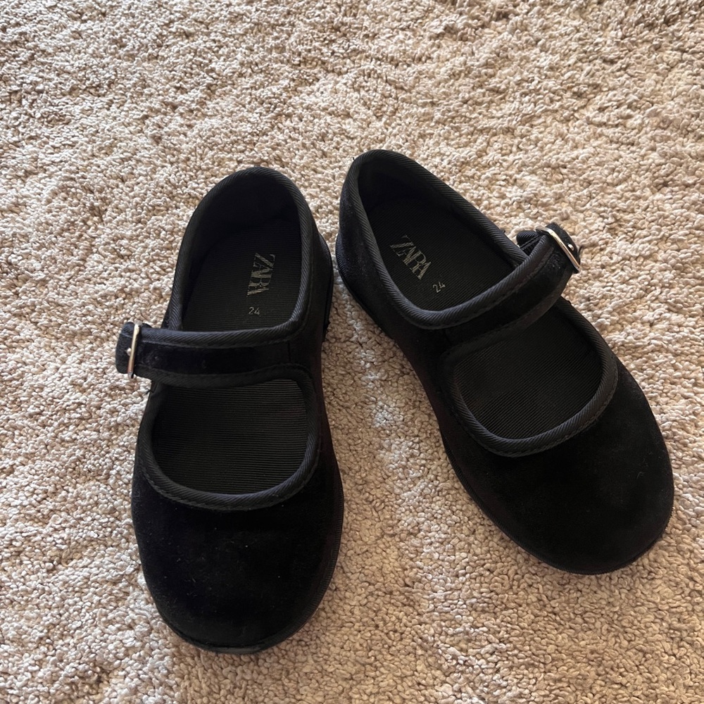 Zara Kids Classic velvet mary jane Black Dress Shoes